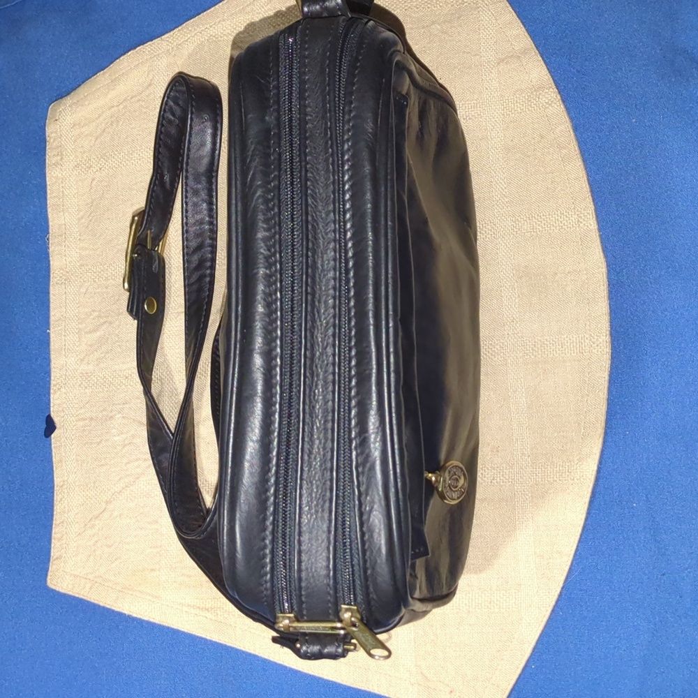 Vintage Stone Mountain Black Soft Leather Shoulder Bag Asking Only $20 Low Price - Picture 2 of 6